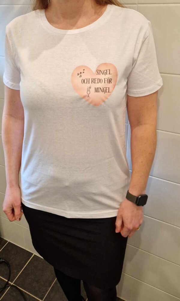 T-Shirt: Singel och redo för mingel!